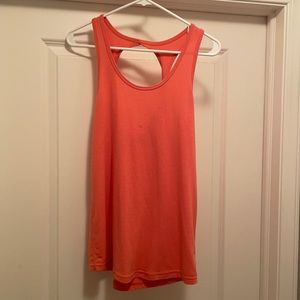 Twist back tank